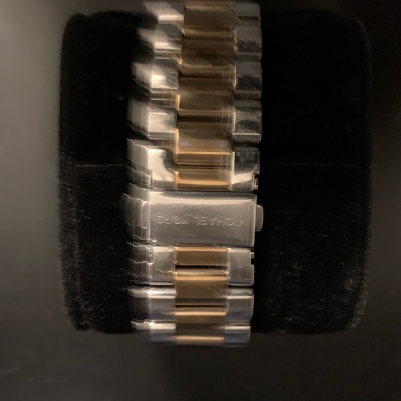 Men’s Fashion Watch - Picture 3 of 3